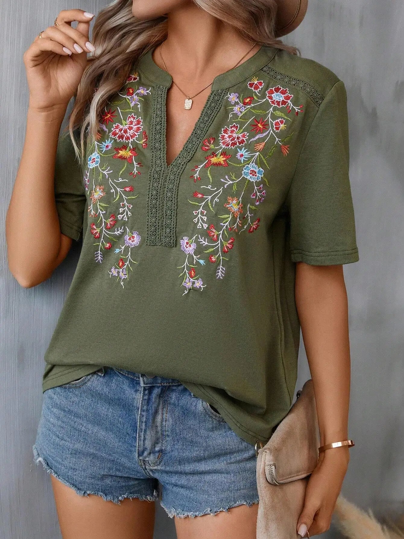 Catania Embroidered V-Neck T-shirt