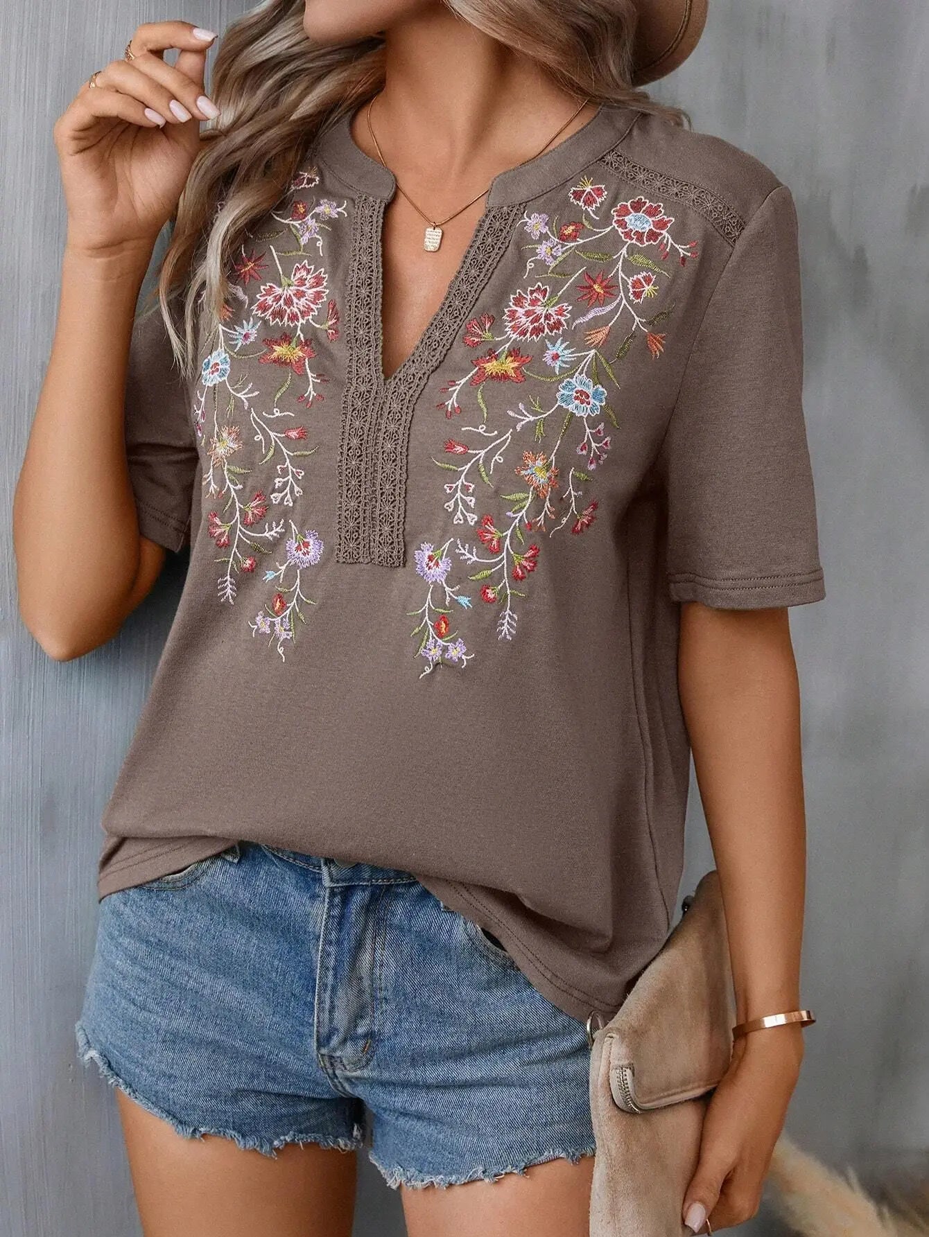Catania Embroidered V-Neck T-shirt