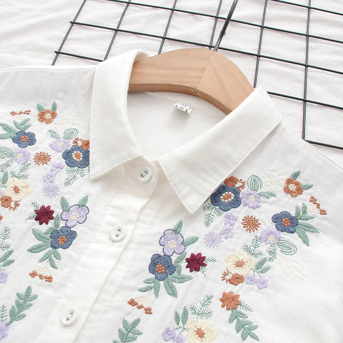 Lirio Women’s Shirt